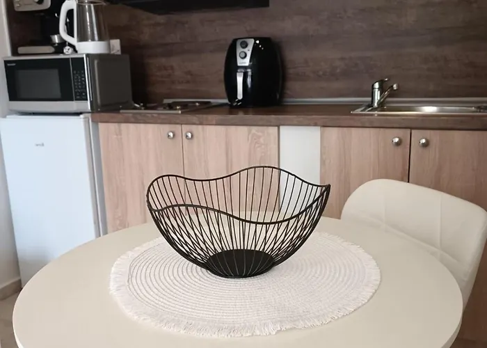 Megi Apartments, Sity