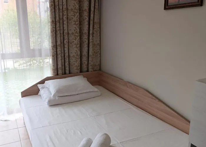 Megi Apartments, Sity *