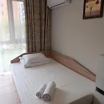 Megi Apartments, Sity *