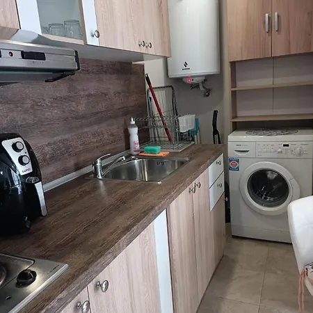 Megi Apartments, Sity *