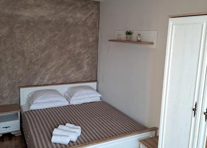 Megi Apartments, Sity